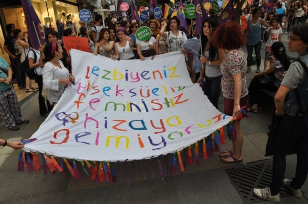 Haber | Lezbiyen Biseksel Feministlere Facebook sansr