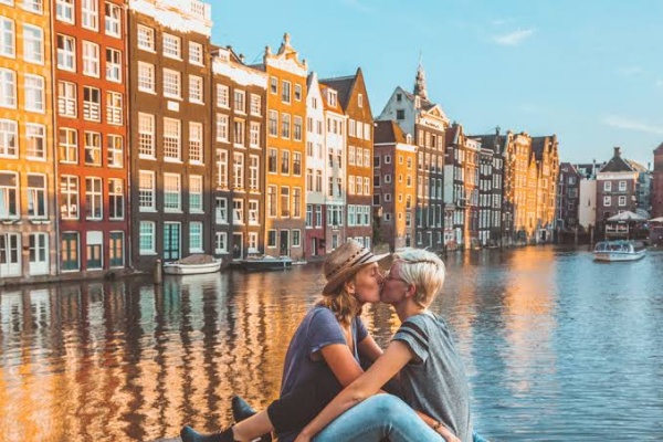 Haber | Amsterdam, kadn ve ecinselleri aalayan vaazlarn verildii camileri kapatacak