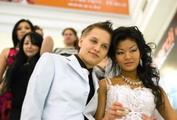 Haber | Kazakistan'n 'ilk ecinsel evlilii'