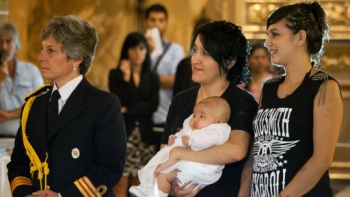 Haber | Kirchner lezbiyen iftin ocuuna vaftiz annesi oldu
